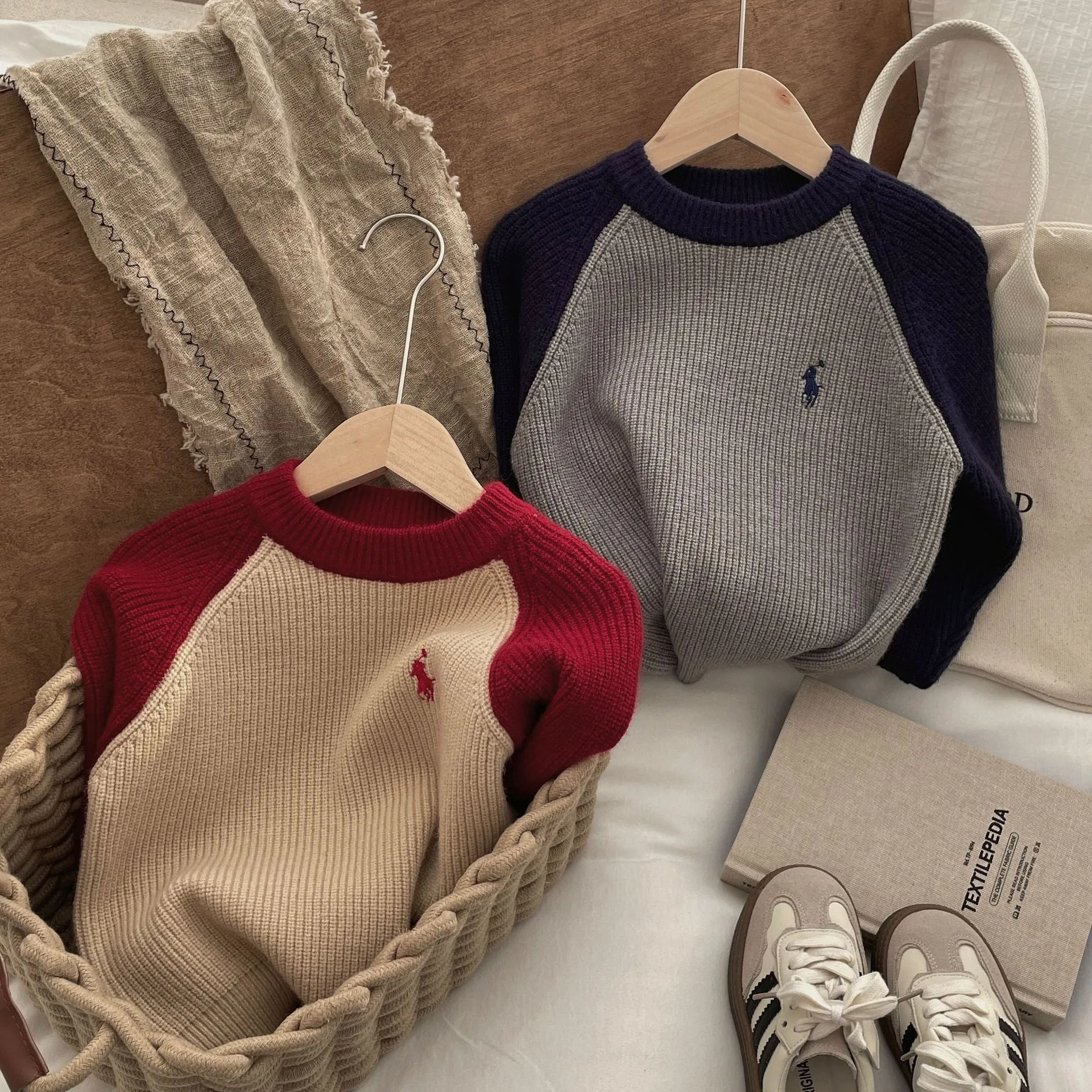 2024 autumn and winter new children's knitted sweaters boys and girls color matching crew neck sweater Korean version thickened pullover sweater tide