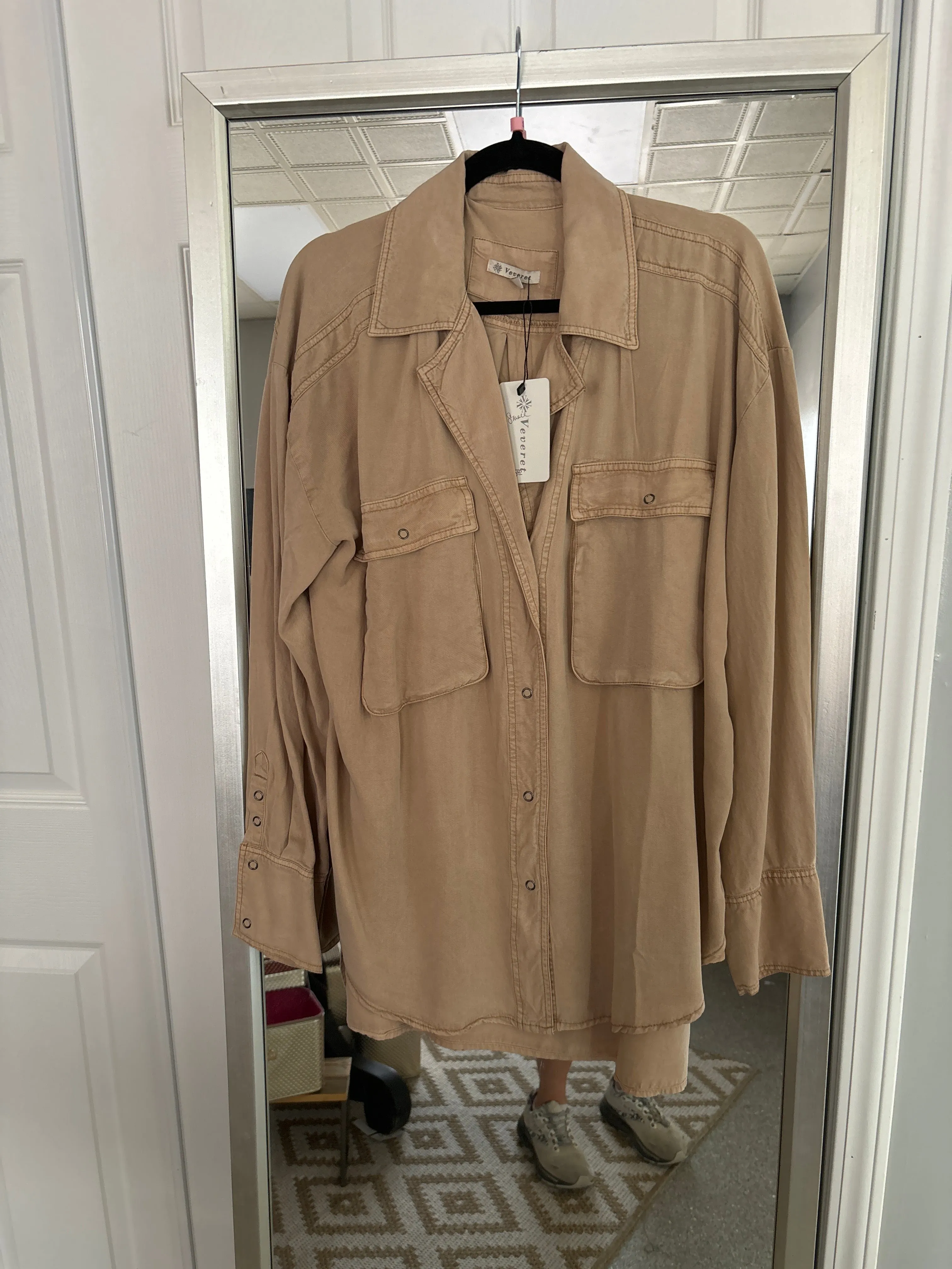 SHIRT- OVERSIZED LIGHTWEIGHT SHACKET IN STONE